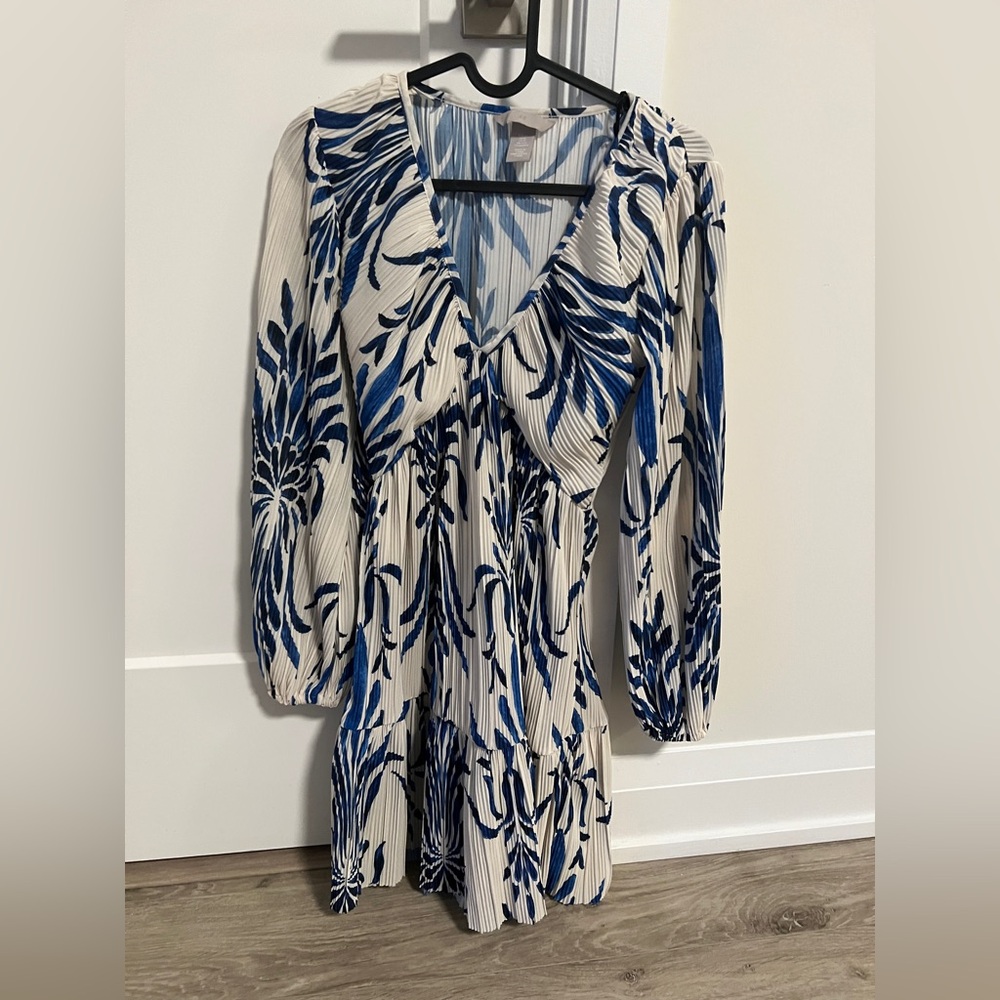 H&M cream and blue flower plisse dress midi - Picture 3 of 3